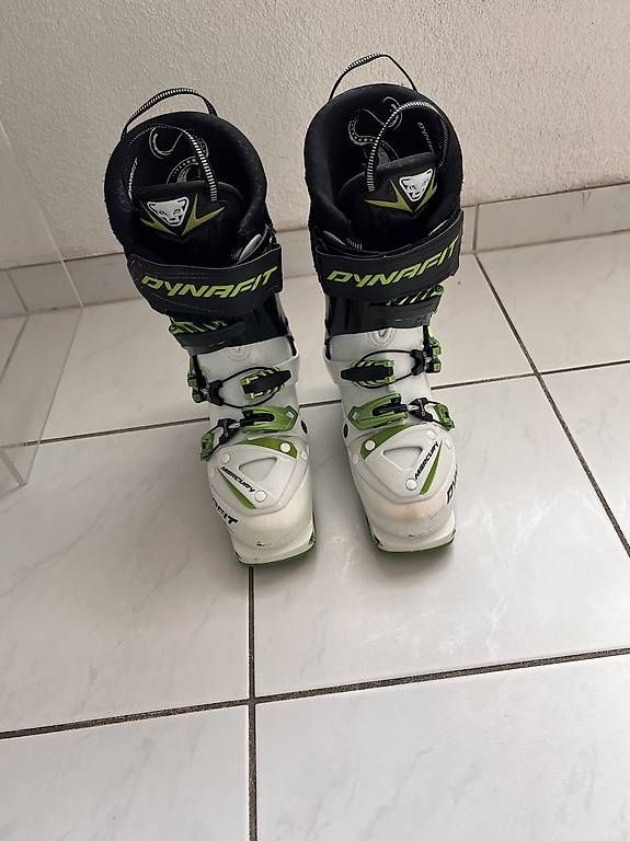 Dynafit Scarpe da donna: Chaussure peau de phoque – Usato da Bulle venduto da Oliviermj