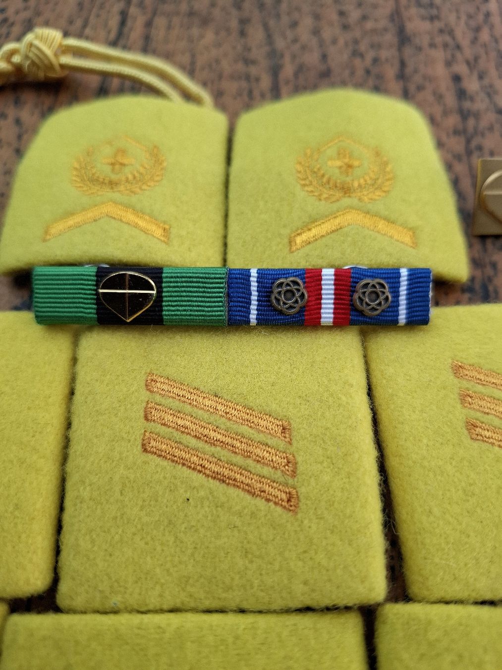 Armée suisse Plaquettes & Badges: Armee, Militär, Schulterpatten,Abzeichen, Gradabzeichen – D'occasion à Grosswangen par Spengler66 2