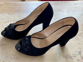 Chaussures neuves à talons noirs style peep-toe élégantes 38
