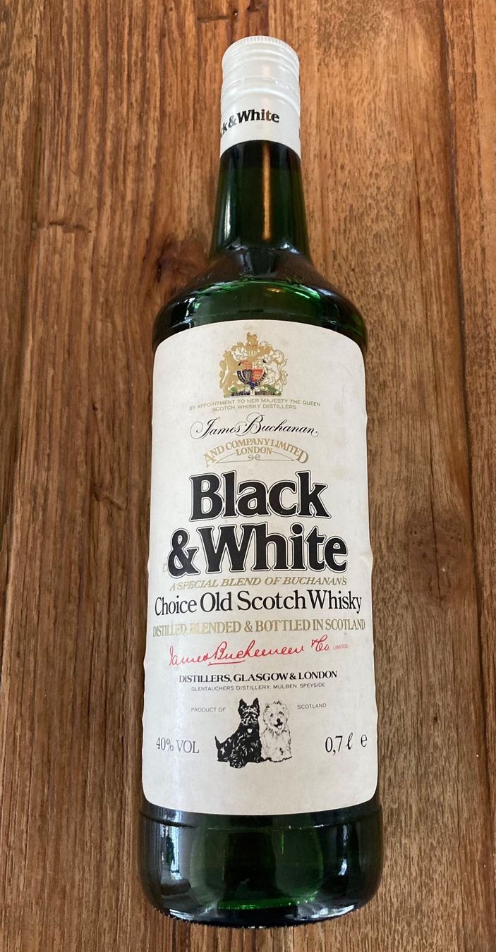 Bevande alcoliche: Black and White Scotch Whisky von ca 1985 – Nuovo (secondo la descrizione) da Roggwil BE venduto da Maui2000