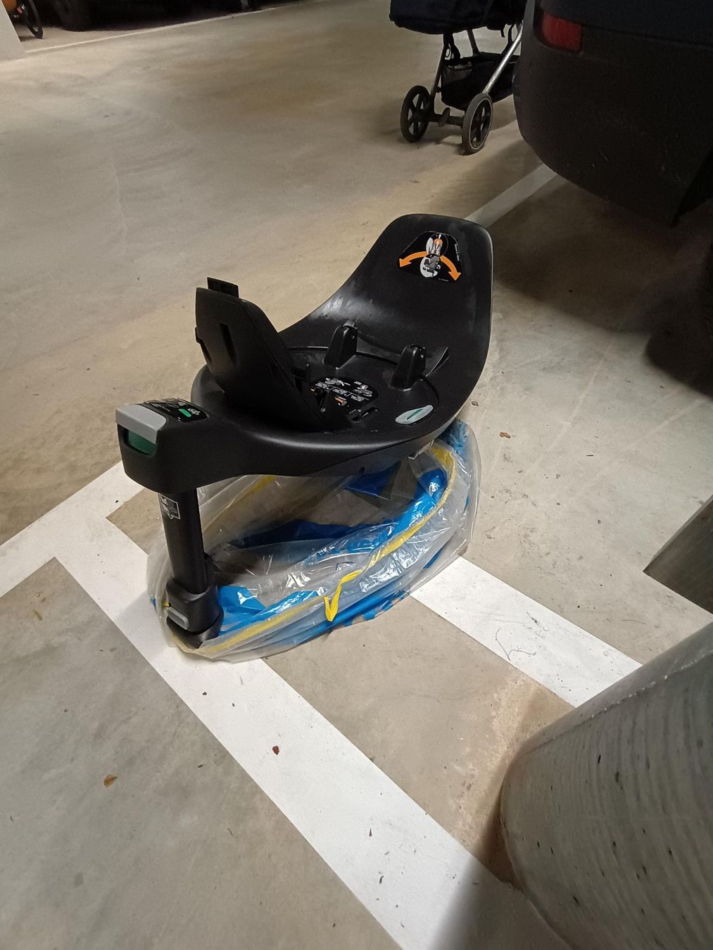 Cybex Seggiolini per auto: Base cybex pallas S-Fix One i-Size - Sécurité Bébé! – Usato da Neuchâtel venduto da viv_zf9x 1