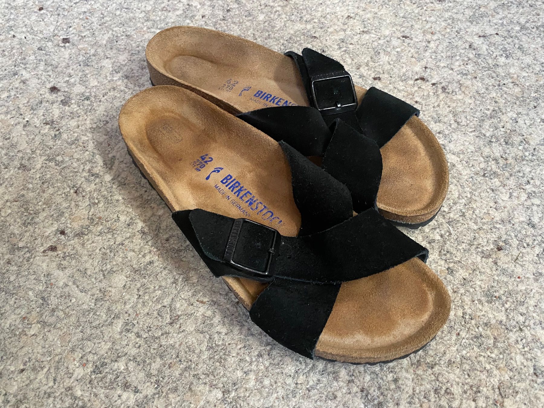 Birkenstock Scarpe da donna: Birkenstock Veloursleder schwarz Gr. 42 – Usato da Wattwil venduto da edel88