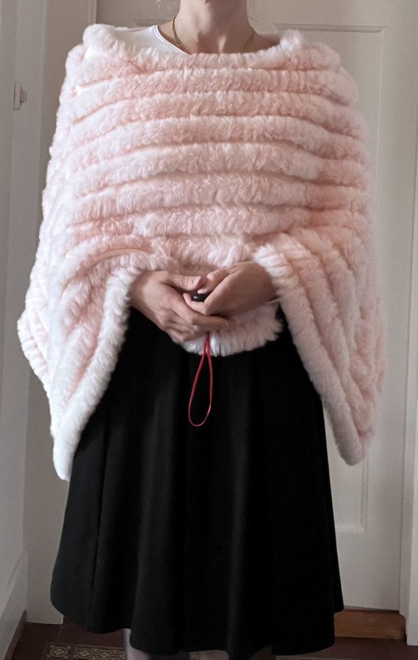 Altro in Moda donna: Poncho élégant cachemire rose pâle pour soirée – Nuovo e nell'imballaggio originale da Pully venduto da Artemisya 8