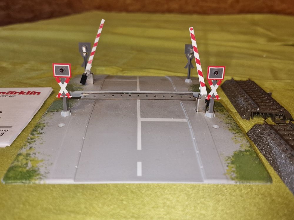 H0 Modelleisenbahn Bahnübergang - Mit Automatischer Schrankenfunktion
