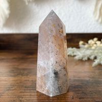✲ Quarz Turm mit Hämatit Eisen ✲ 78g / 70mm Obelisk Spitze