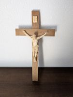 Kruzifix Holz Korpus Resin Figur guter Zustand