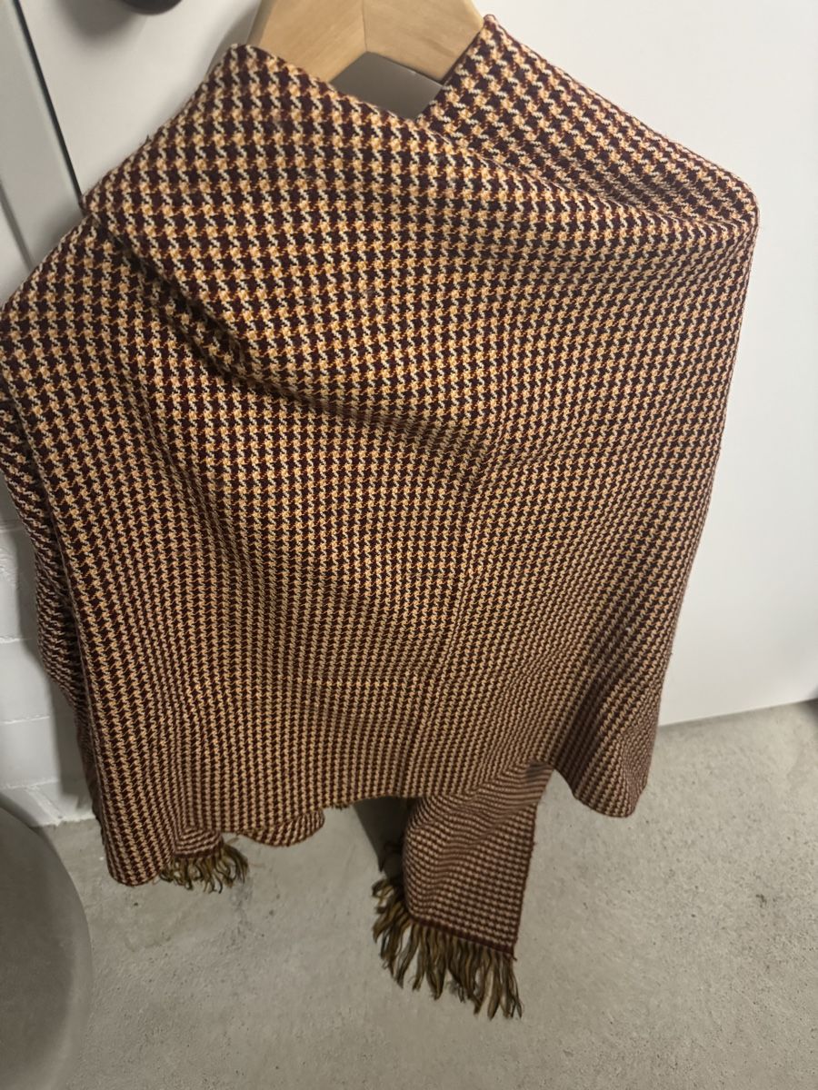 Foulard & Sciarpe: Handgewebter Wollschal – Usato da Zürich venduto da Chanelle07
