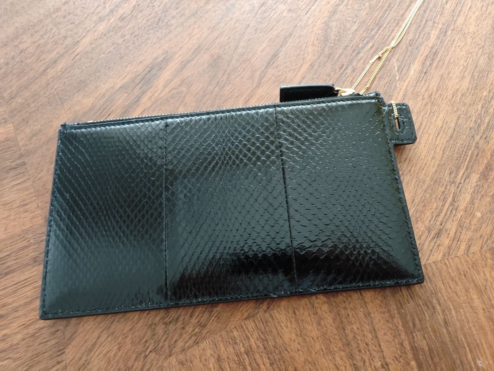 Saint Laurent Borse da donna: SAINT LAURENT Etui Clutch mit Logokette – Nuovo (secondo la descrizione) da Erlenbach ZH venduto da nlh 3
