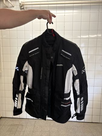     Motorradbekleidung IXS & Difi