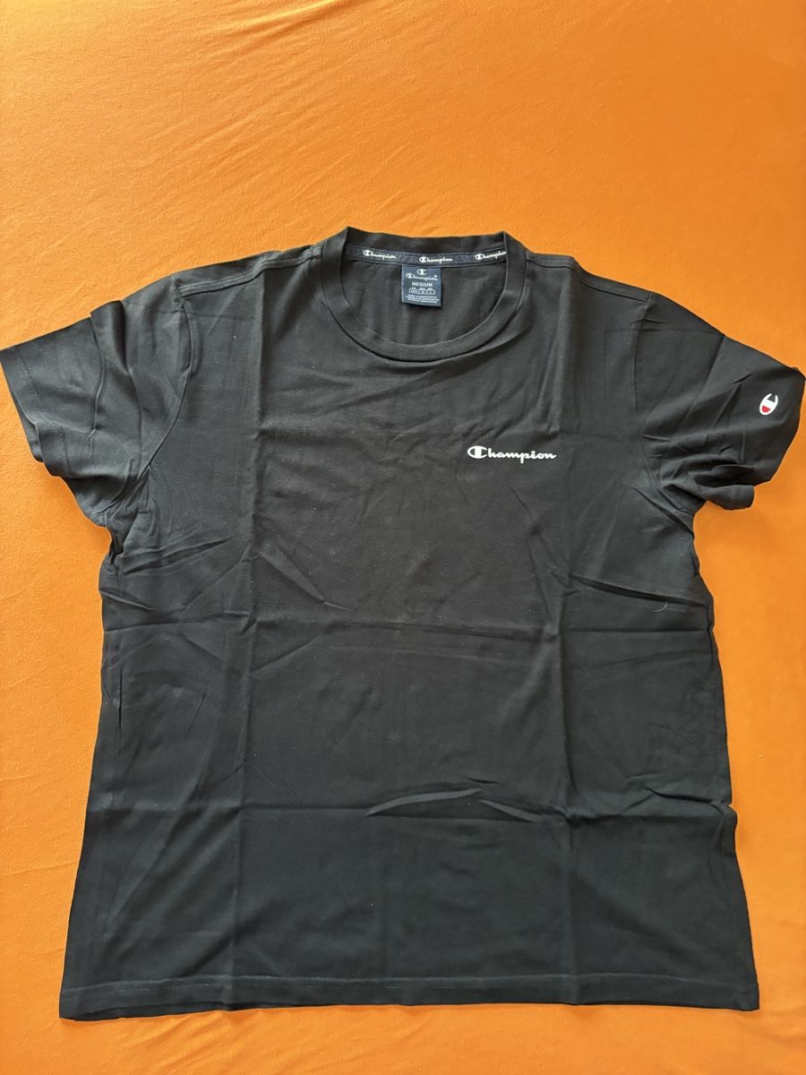 Champion T-shirt: Champion Maglietta Nera, taglia M – Usato da Biasca venduto da P4trjck