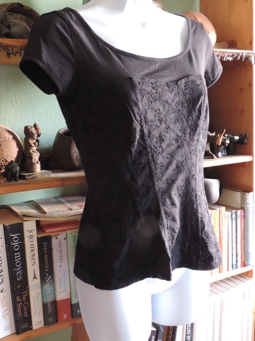 T-shirt: t-shirt noir aéré – Usato da Genève venduto da Axelle333 5