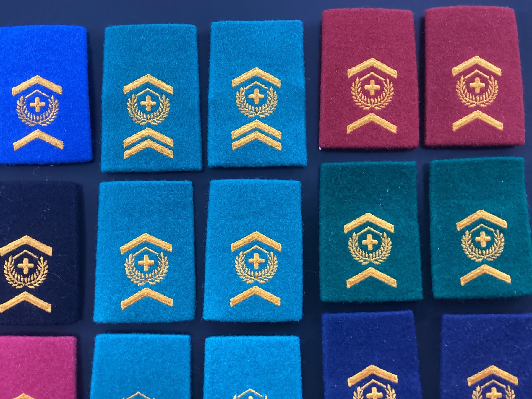 Schweizer Armee Uniformi: Div, Patten – Usato da niederurnen venduto da Hagugelmann 3