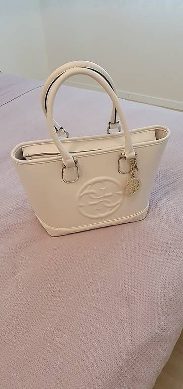 Taschen für Damen: Handtasche Marke Guess Original – Gebraucht aus Langenthal von hab_zw5p
