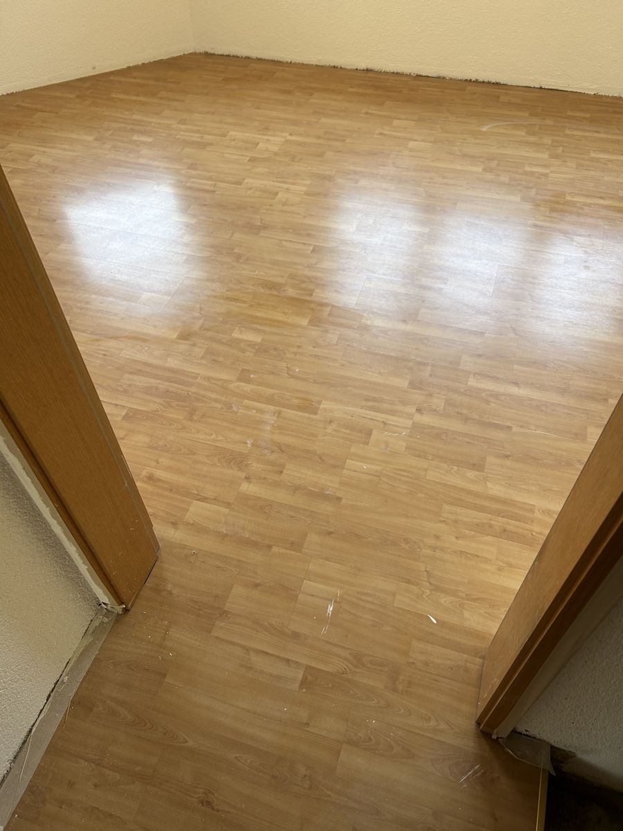 Articles en bois: Buche Laminat (gebraucht) – D'occasion à Hausen AG par obi92 2