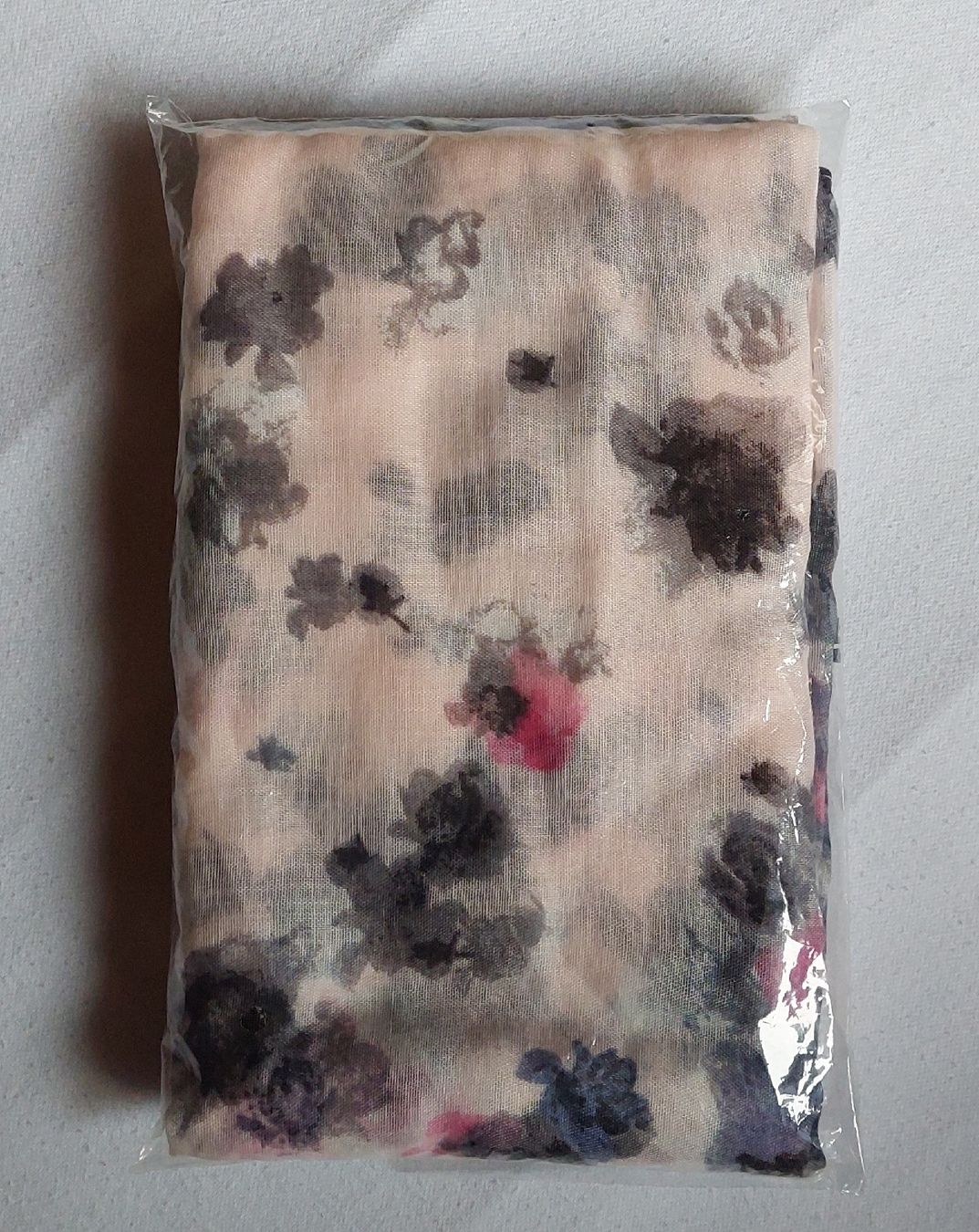 Foulard & Sciarpe: Schal, Tuch mit Blumenmuster NEU! – Nuovo e nell'imballaggio originale da Schmidrüti venduto da Novemberchind