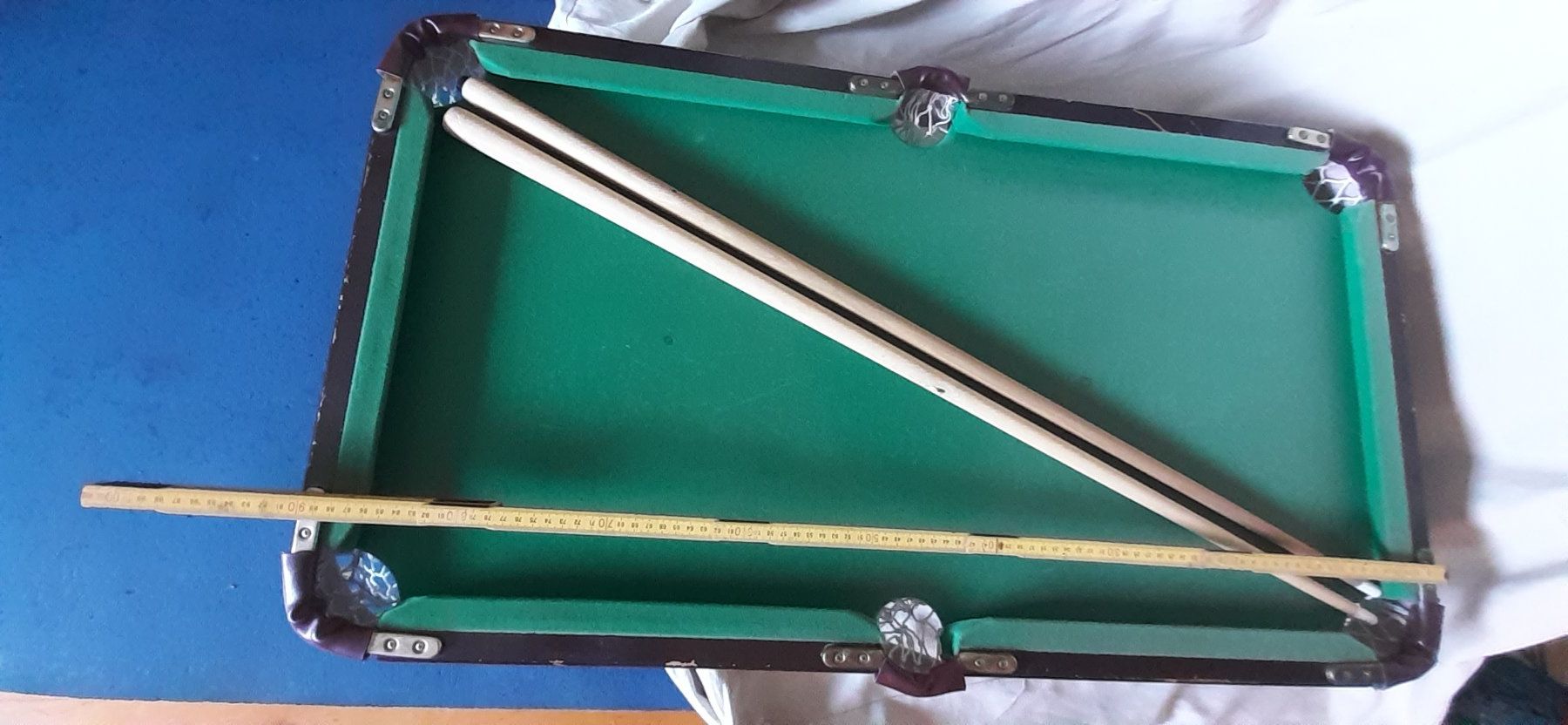 Billiardtische: Mini Billardtisch mit 2 Queues und mini Billardkugeln – Gebraucht aus Kilchberg ZH von hobbysale01