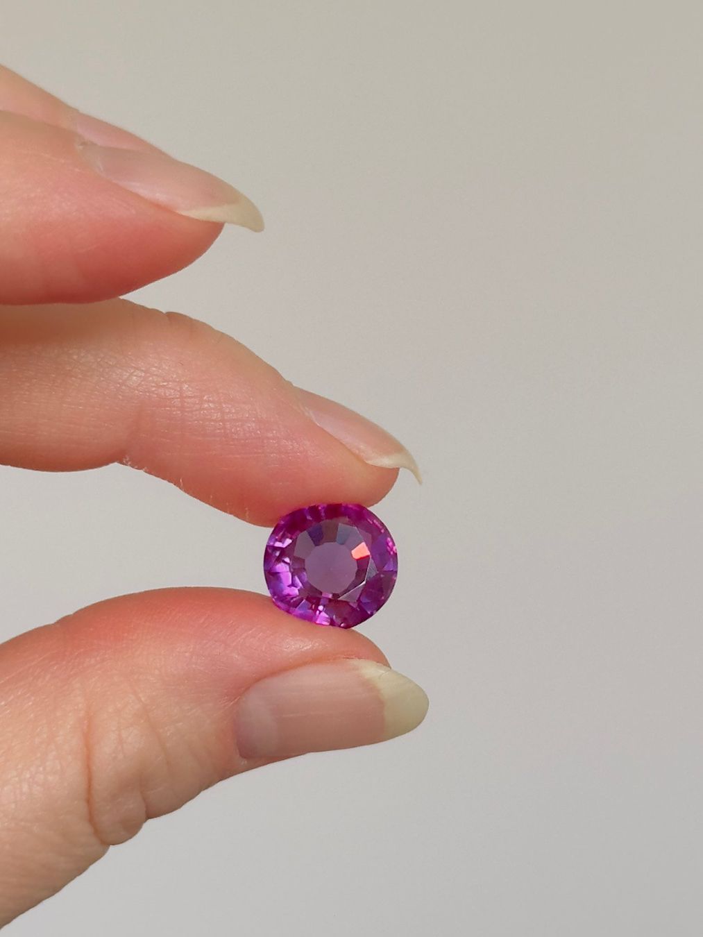 Edelsteine: 8.45 Ct Color Change Round Cut Certified – Neu und originalverpackt aus Genève von AWWA 4
