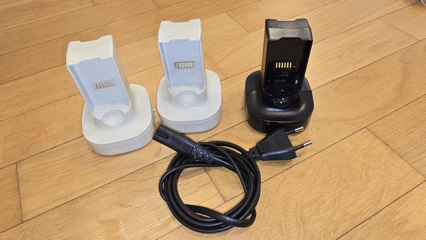 Microsoft Adaptateurs & Câbles: Xbox 360 Ladegerät kontroller – D'occasion à Lenzburg par cameleoncolor 1
