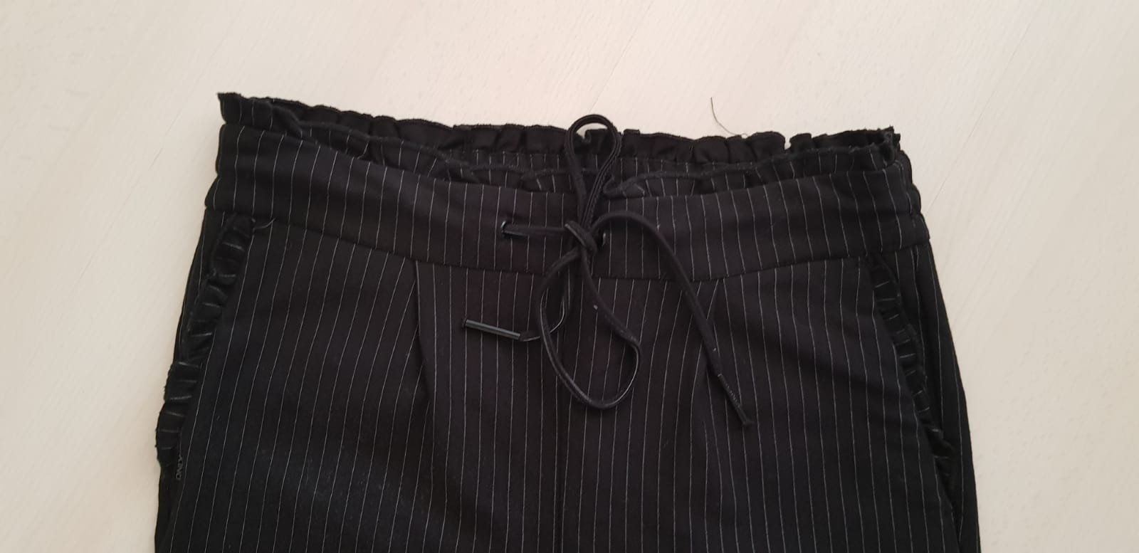 Only Pantaloni: Only Poptrash Classic Pinstripe Hose M – Usato da Walterswil SO venduto da Mama_noel 3