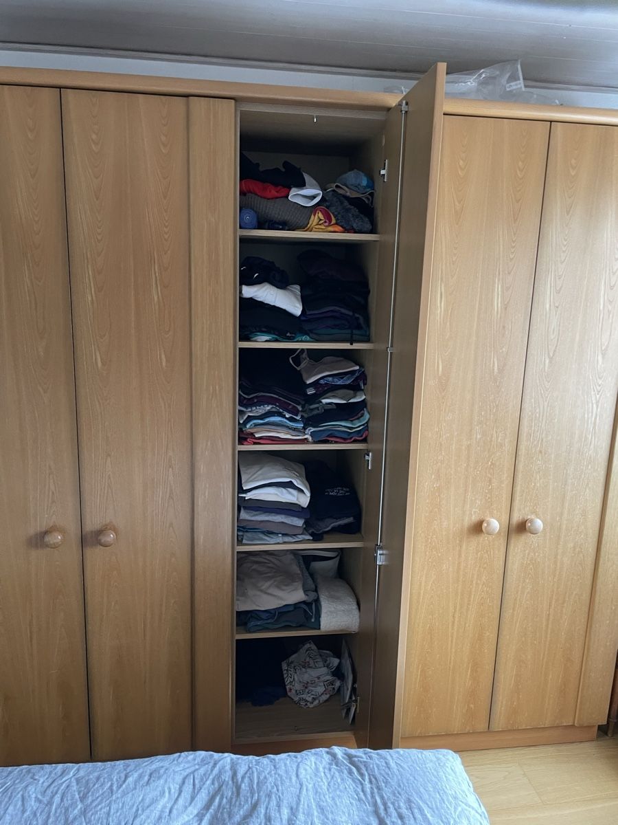 Armadi: Armoire de chambre à coucher  – Usato da Corcelles BE venduto da Peichen