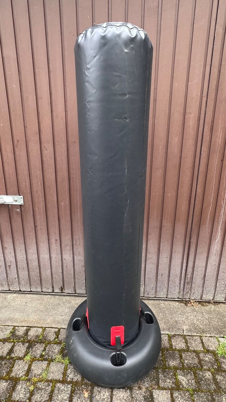 Decathlon Boxsäcke: Aufblasbarer Boxsack – Gebraucht aus Schönenbuch von marisli80