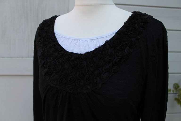 Top: Sweat noir/blanc fleurs noires NORWISS – Usato da Agiez venduto da chouchanelle 2