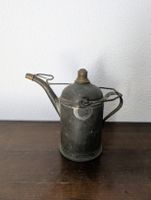 Antike Petrolkanne aus Blech mit Messingverschluss