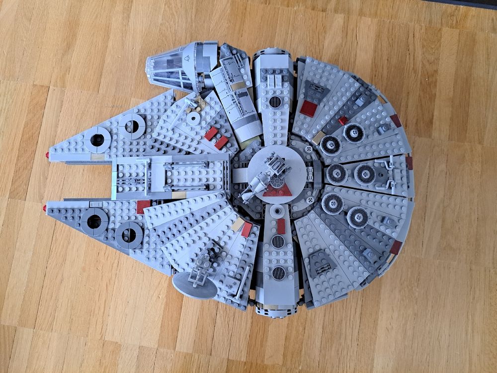 Millennium Falcon 75257 | Kaufen auf Ricardo