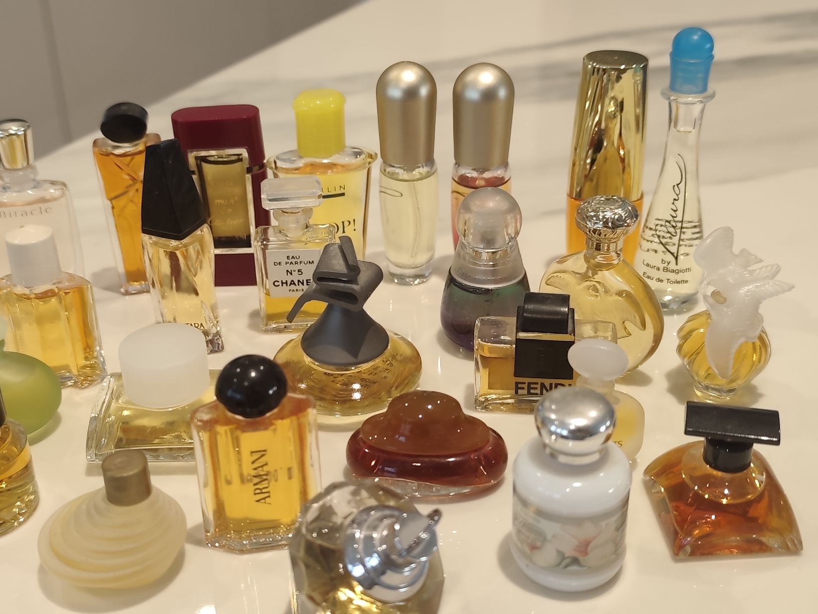 Parfum & Eau de Toilette: Parfume collection miniature set – Gebraucht aus Männedorf von Ursik_OnlineShop 2