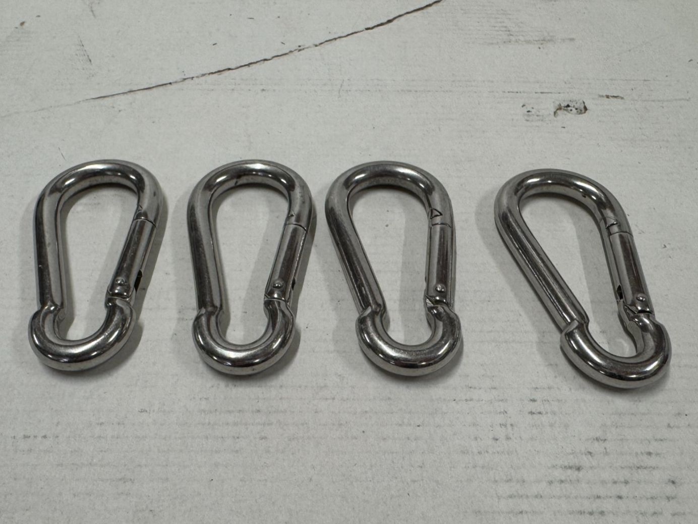 Attrezzatura da arrampicata: 4x Karabiner (A352) – Usato da Däniken SO venduto da Profog1