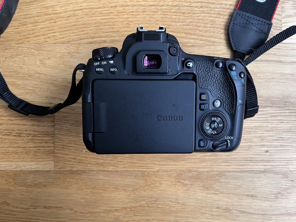 Canon Fotocamera: Canon EOS 77D – Usato da Zürich venduto da a.b.2025 3