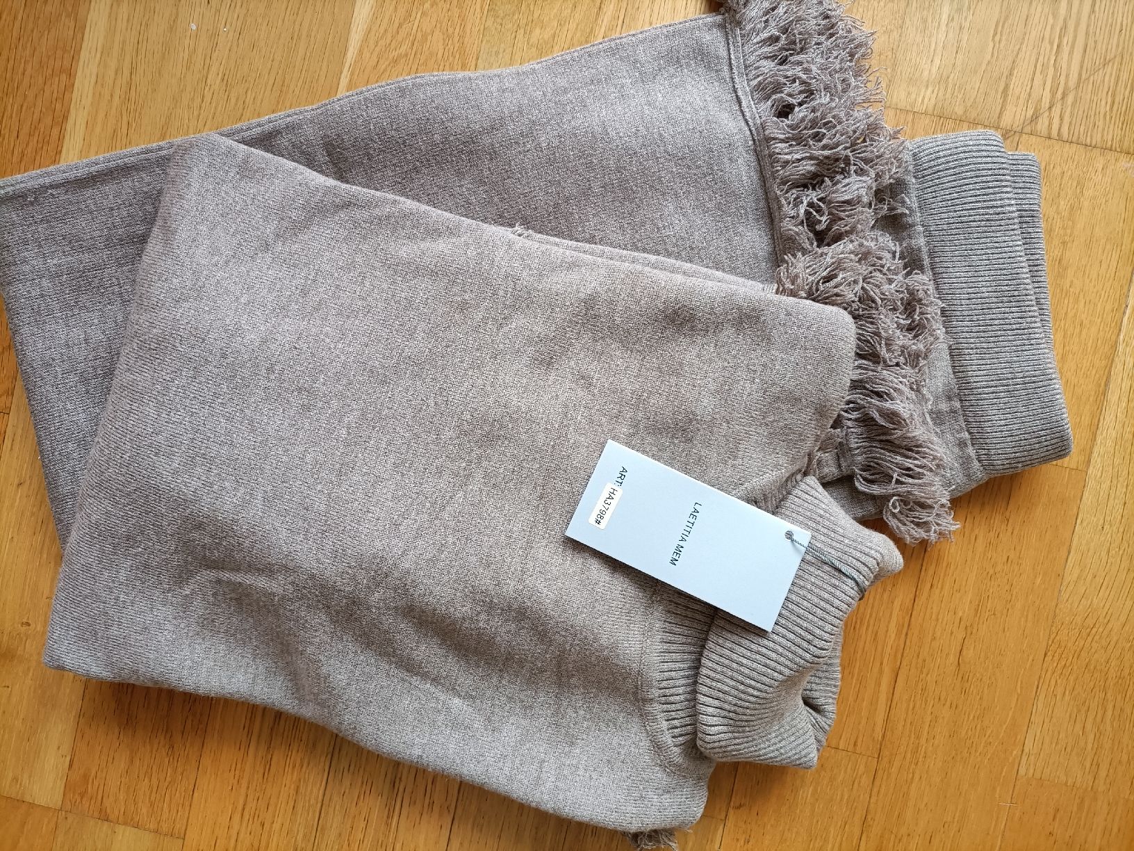 Lotti di vestiti: Ensemble pull et pantalon à franges, neuf avec étiquette – Nuovo e nell'imballaggio originale da La Chaux-de-Fonds venduto da Luxary.25cachmirepro 7