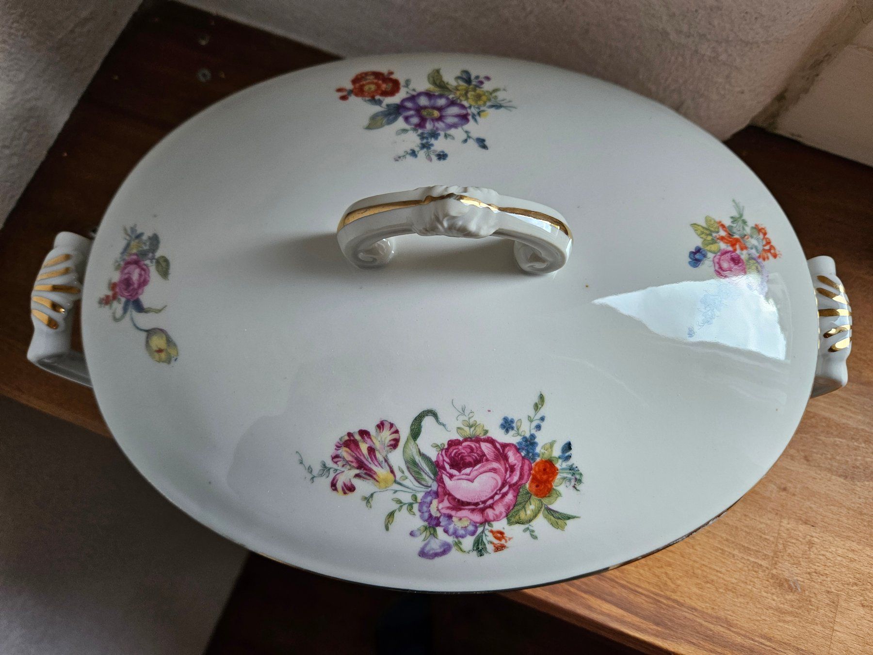 Ciotole: antike Suppenschüssel mit Deckel, handbemalt, Goldrand – Usato da Gattikon venduto da balumogli 1