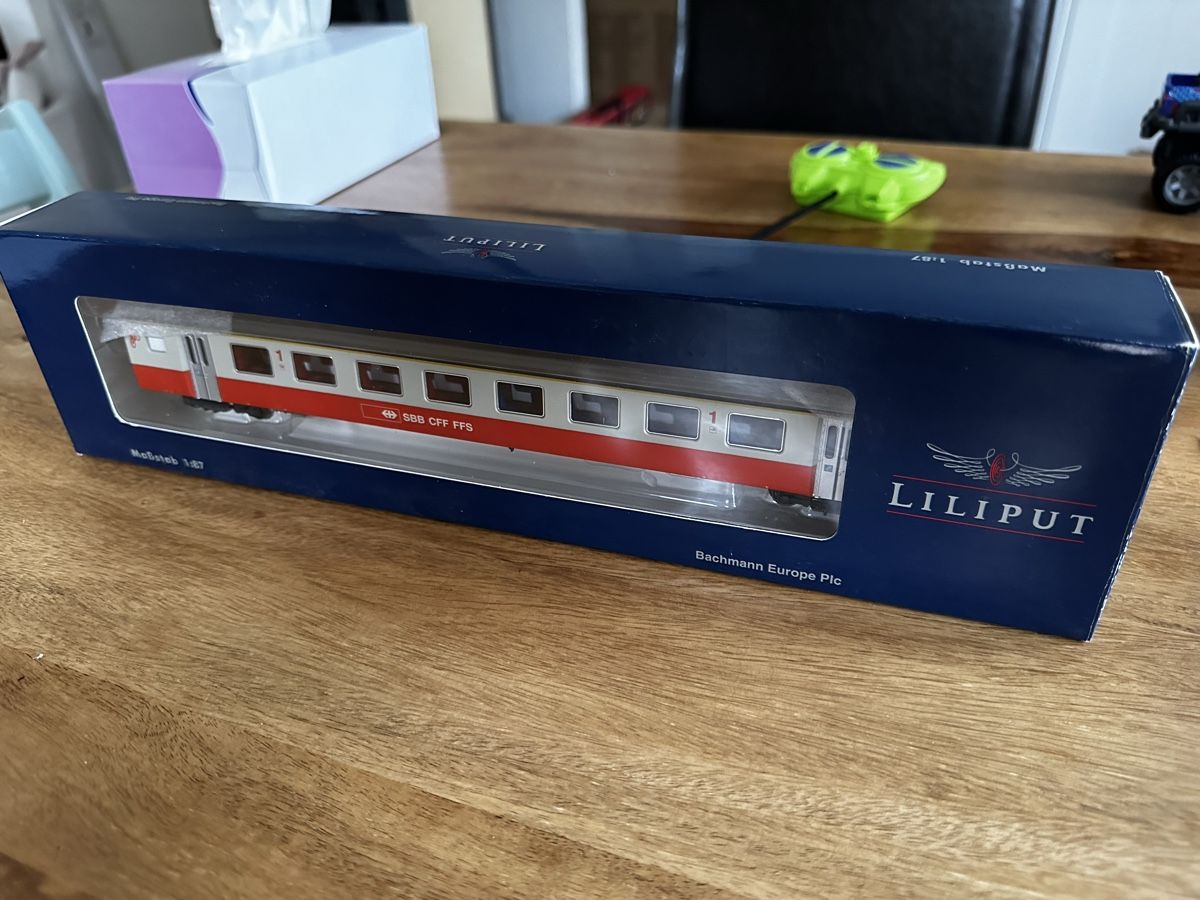 Liliput Modelleisenbahnen: Liliput SBB Swiss Express EW III A – Gebraucht aus Sissach von  9