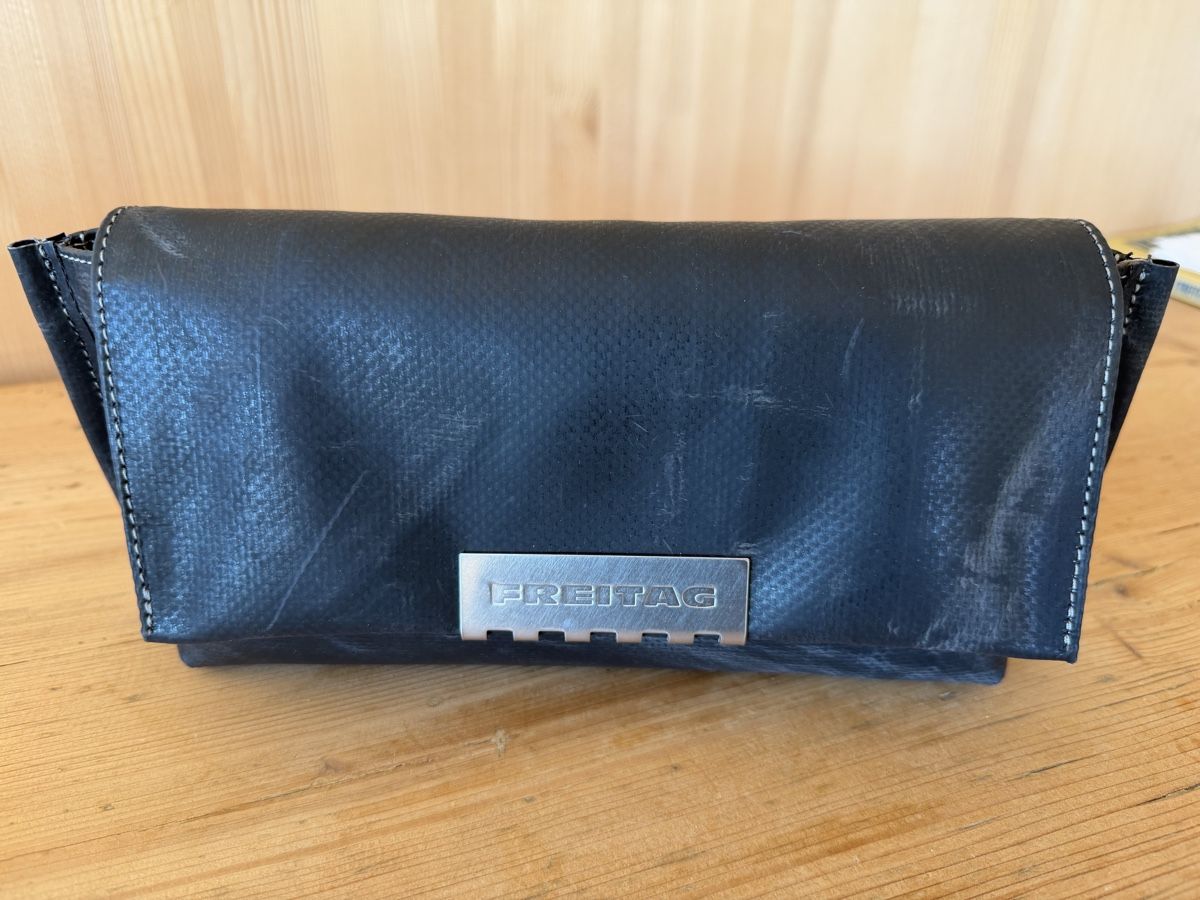 Freitag Taschen: neue Freitag Elly matt schwarz – Neu und originalverpackt aus Aarau Rohr von smoky21