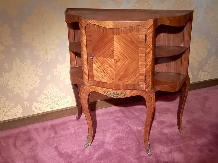 Kommoden: Servante style Louis XV – Gebraucht aus Ponts-de-Martel von Henri-Louis 4