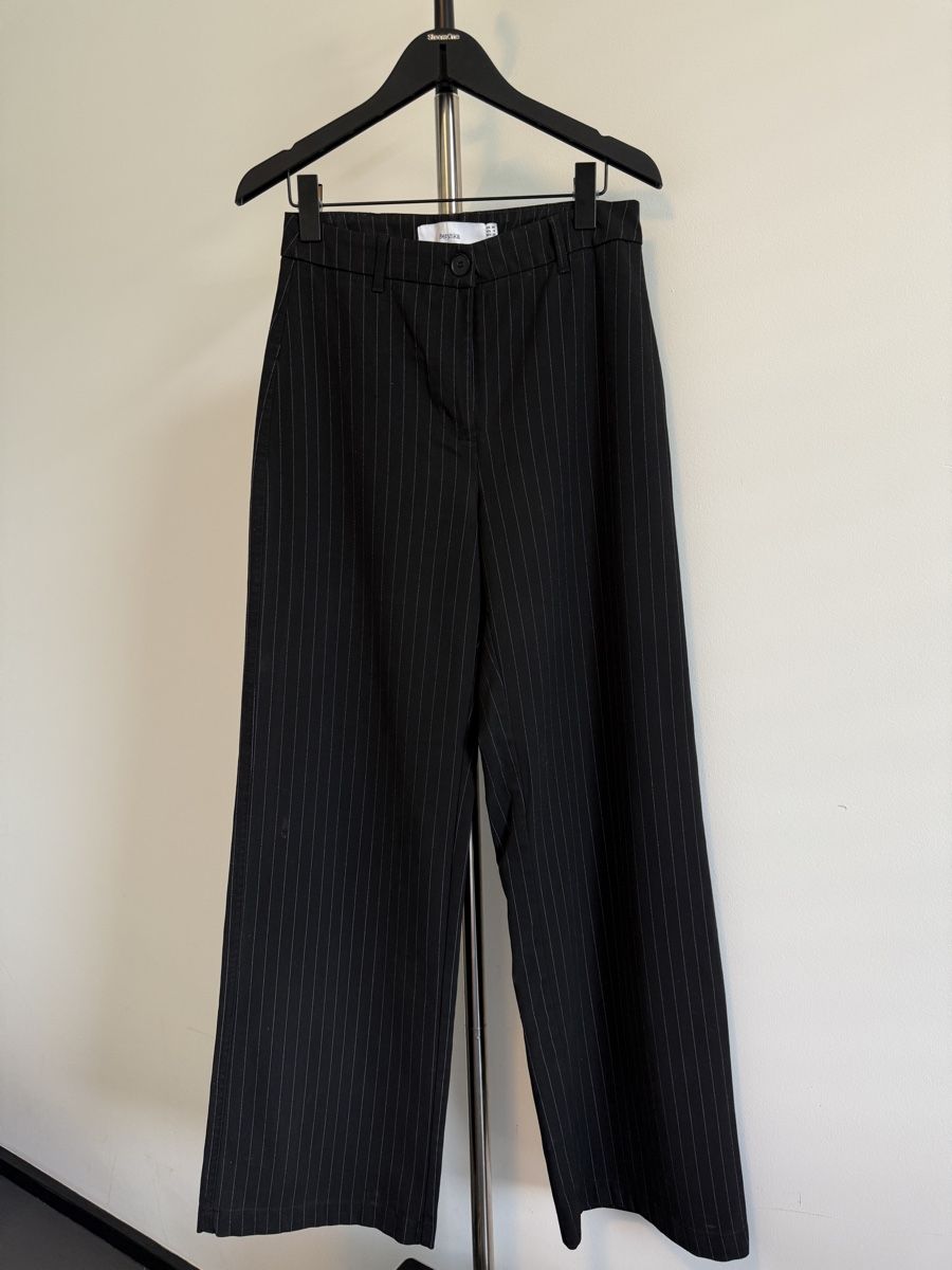 Bershka Pantaloni: Pantalon rayé Bershka taille 38 - négociable – Usato da Sion venduto da bar_r96b