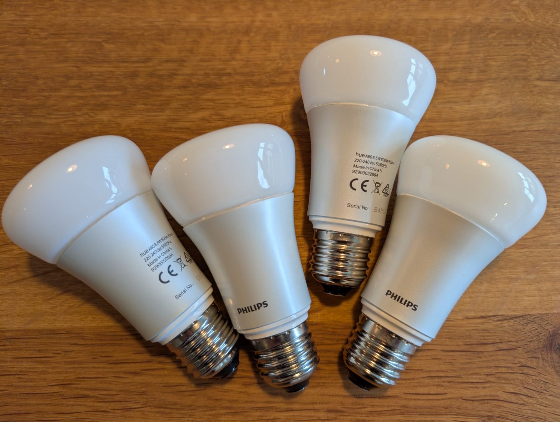 Philips Lampade: 4 PHILIPS HUE E27 A60 white and colour – Usato da Rotkreuz venduto da CRLNSC