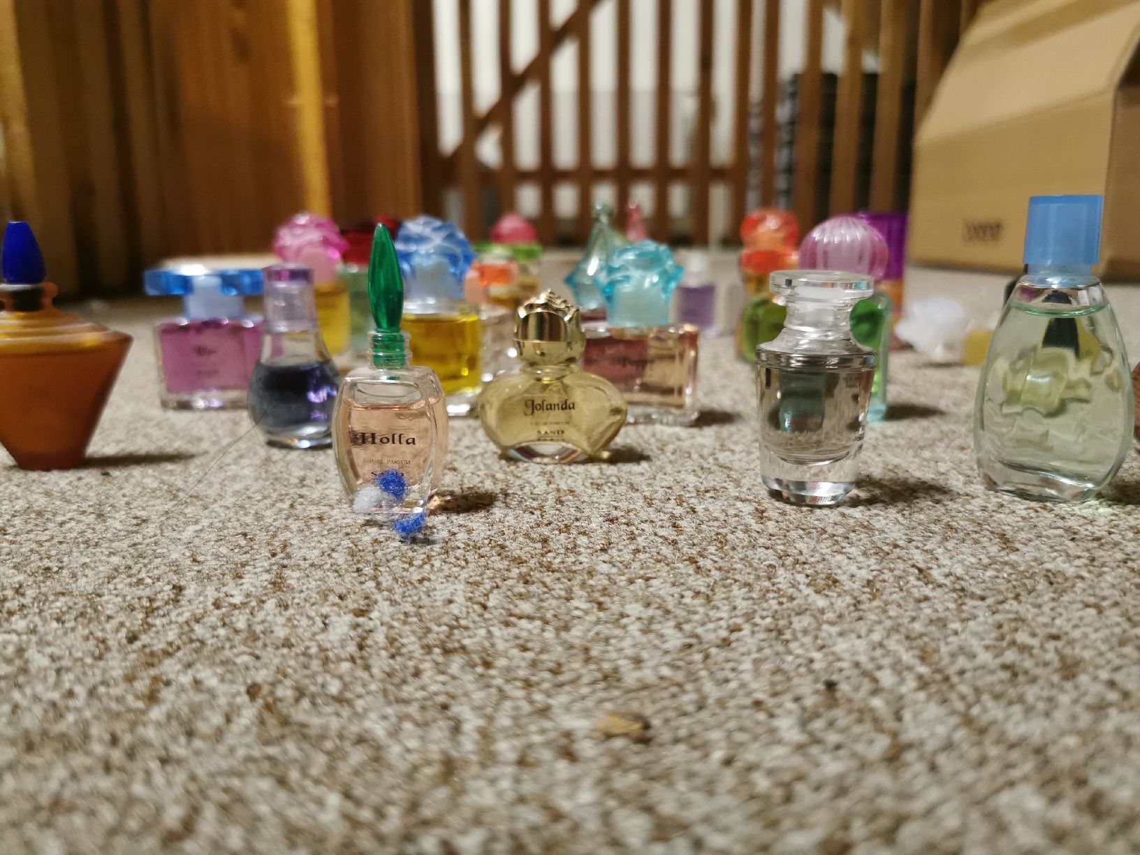 Profumi & Eau de Toilette: Mini Parfüm Flaschen Sammlung – Nuovo (secondo la descrizione) da Laufen venduto da Daraja 1