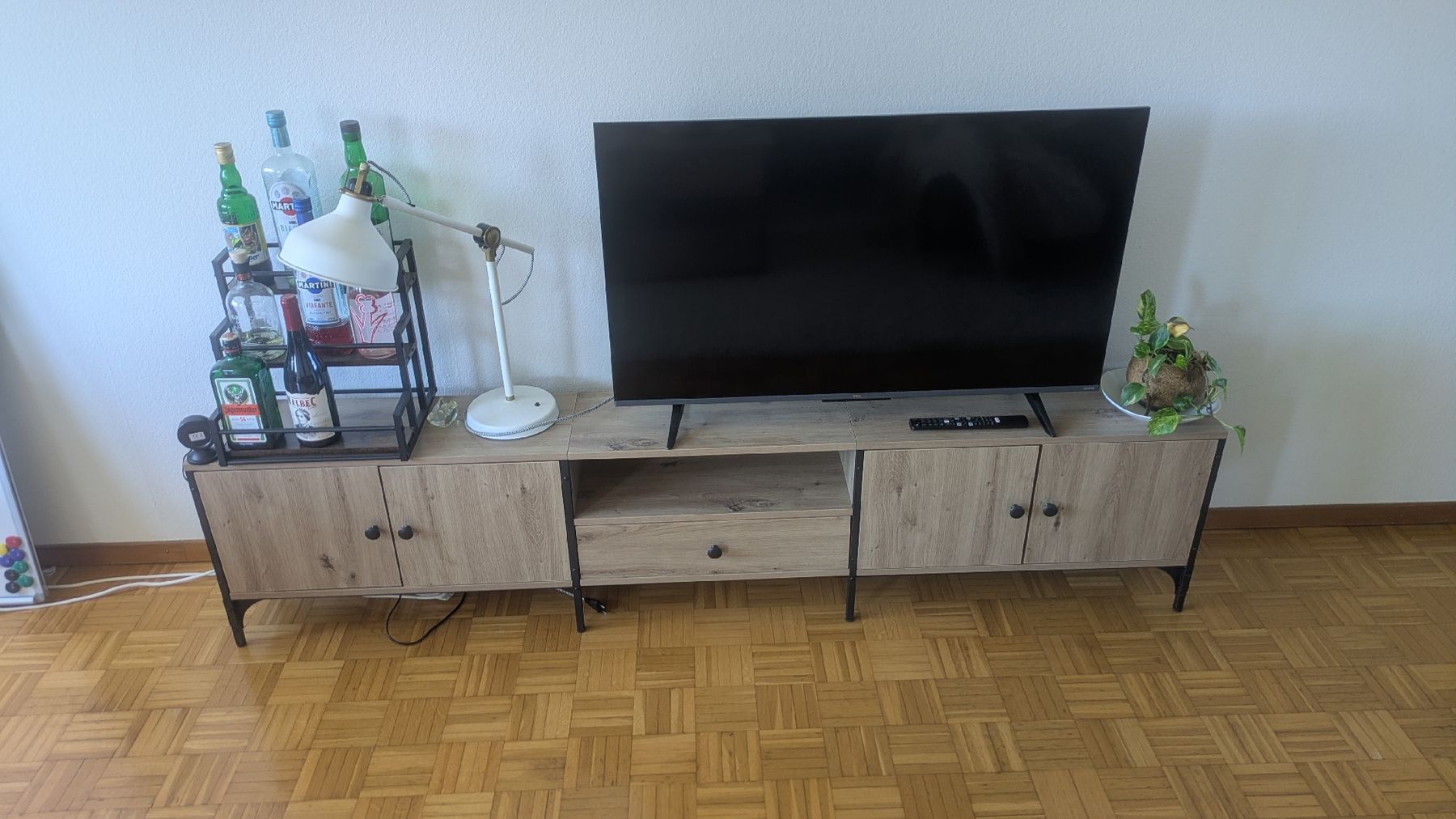 Vidaxl Mobili TV: TV Komode / Sideboard, wie neu, 3.5 Monate alt – Nuovo (secondo la descrizione) da Zürich venduto da lar_fqp6