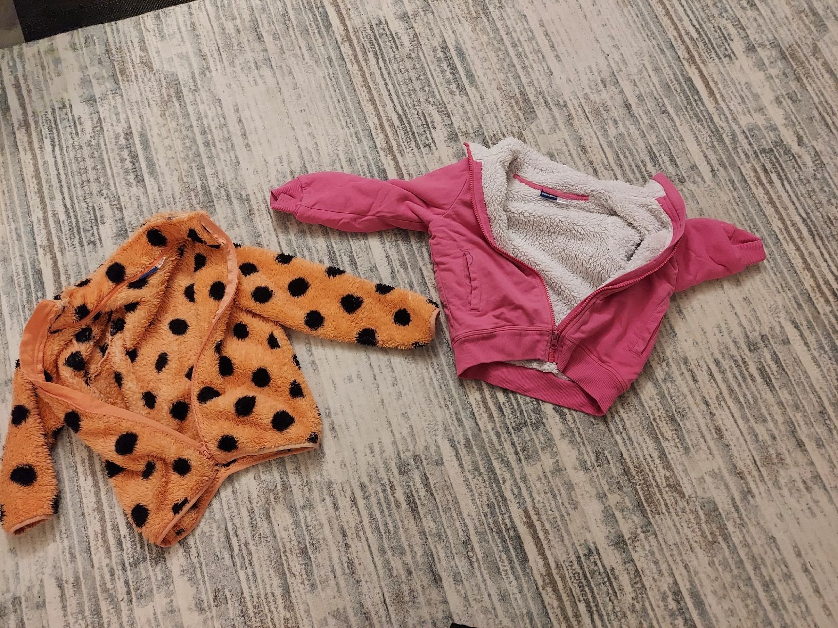 Lotti & Set di vestiti: 2 Mädchen Jacken Herbst Gr. 110/116 – Usato da Glattpark(Opfikon) venduto da Uthyla 2