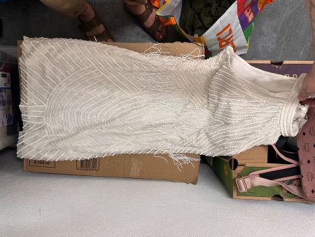 Weisses Pailletten Kleid
