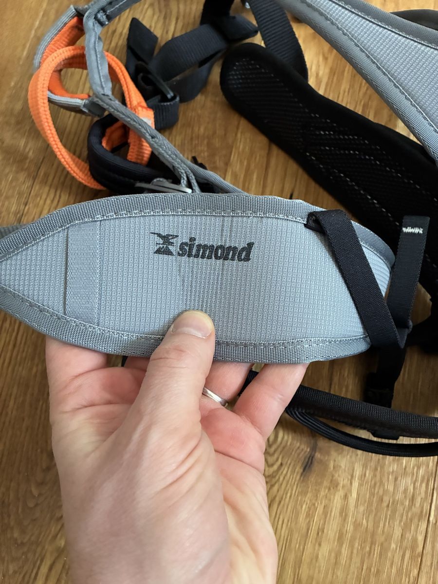 Attrezzatura da arrampicata: Klettergurt, Kletterhelm und Flüssigkreide – Nuovo (secondo la descrizione) da Hünenberg venduto da dan_npw9 1