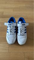 Adidas Forum Low Sneaker Gr. 42, Weiss-Blau, für den Sommer