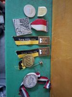Diverse Sammlung von alten Auszeichnungen und Medaillen