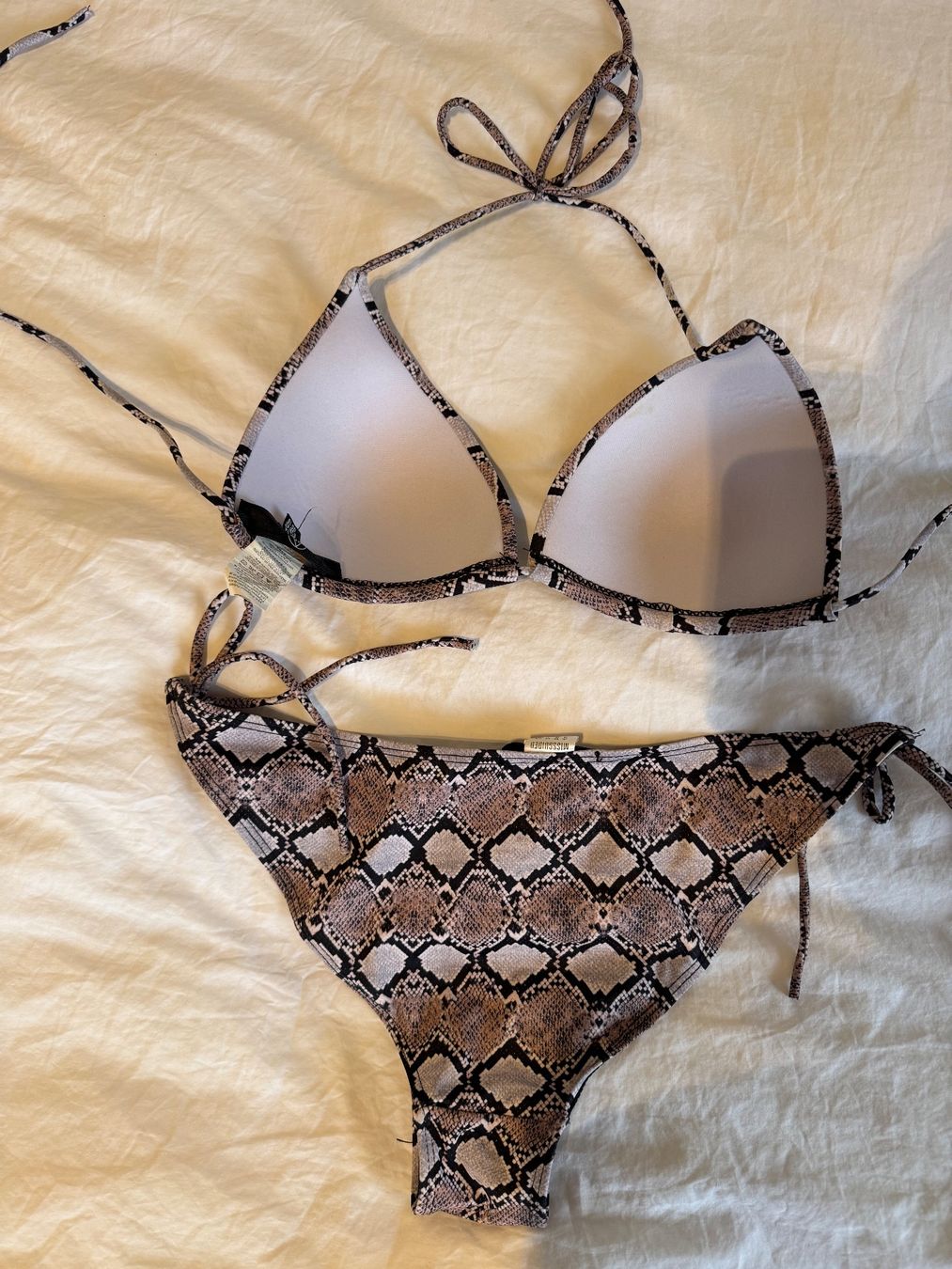 Costumi da bagno & Bikini: Bikini (C Cup) - Missguided – Usato da Denens venduto da sar_5wlm 1