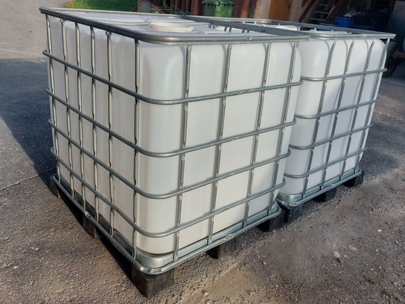 Abbeveratoi e trogoli: 1000 Liter Wassertank IBC – Usato da Siebnen venduto da Grosswis50 1