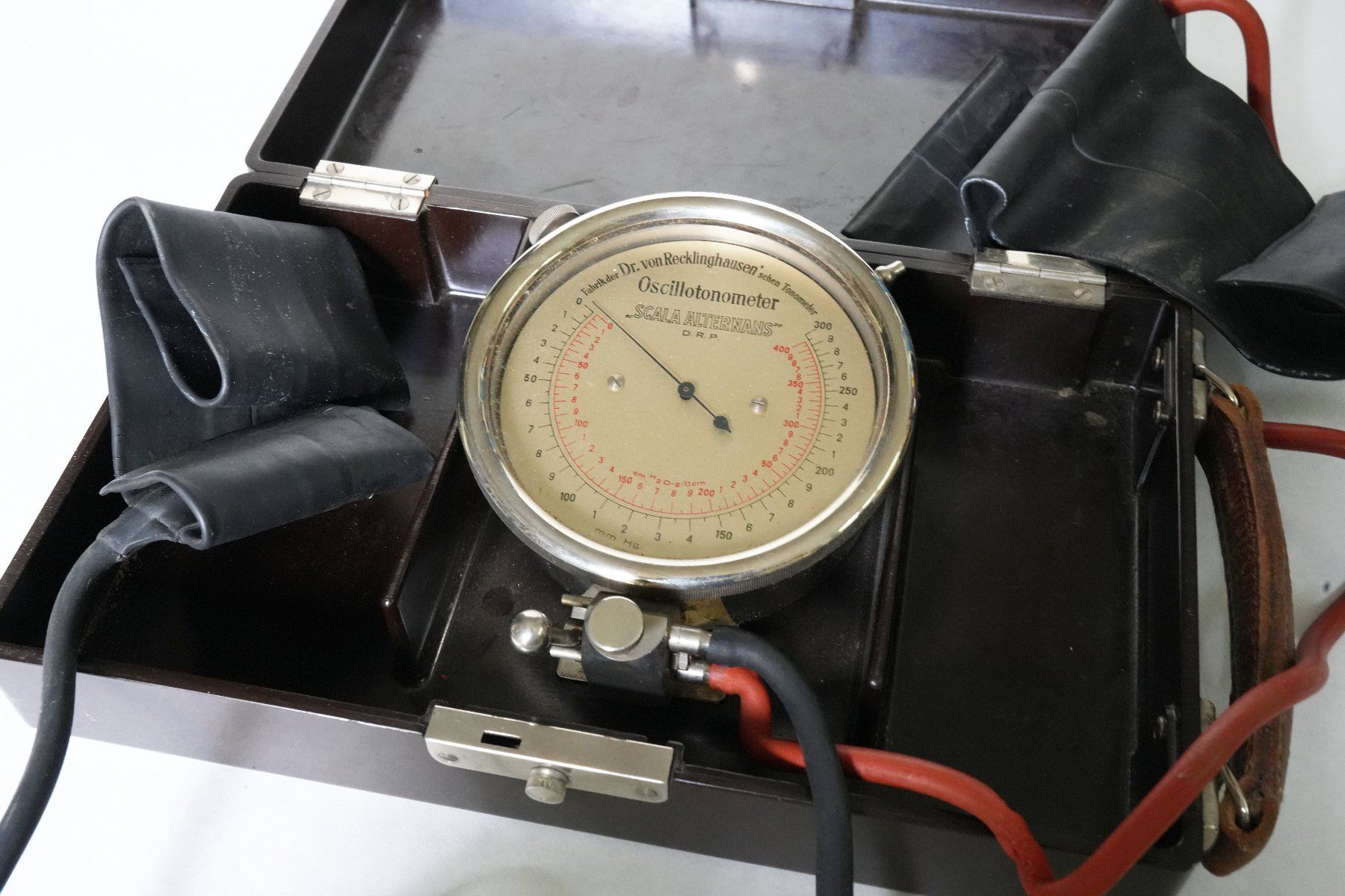 Attrezzature mediche: Vintage Messgerät Sphygmomanometer – Usato da Zürich venduto da Myomesin