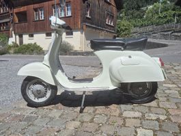 Vespa primavera 125 mit viel Zubehör