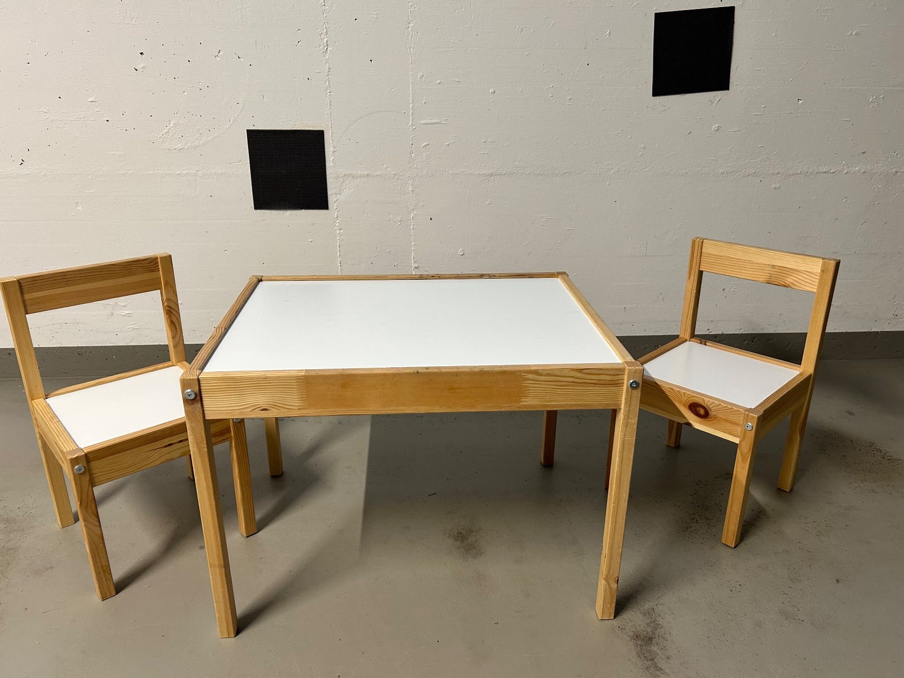Ikea Tischset: Kindertisch + 2 Stühle – Gebraucht aus Affoltern am Albis von dor_d289 1